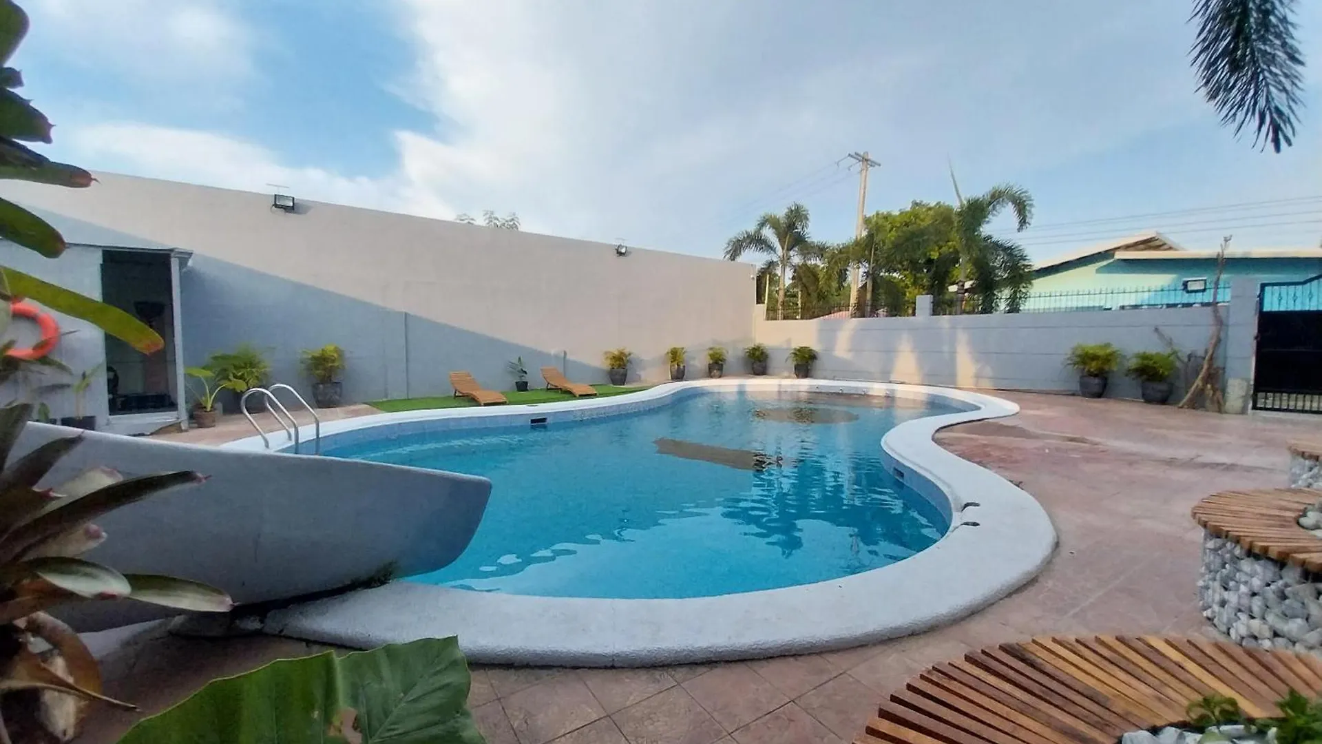 Sunny At Dje Villa Angeles 0*,
