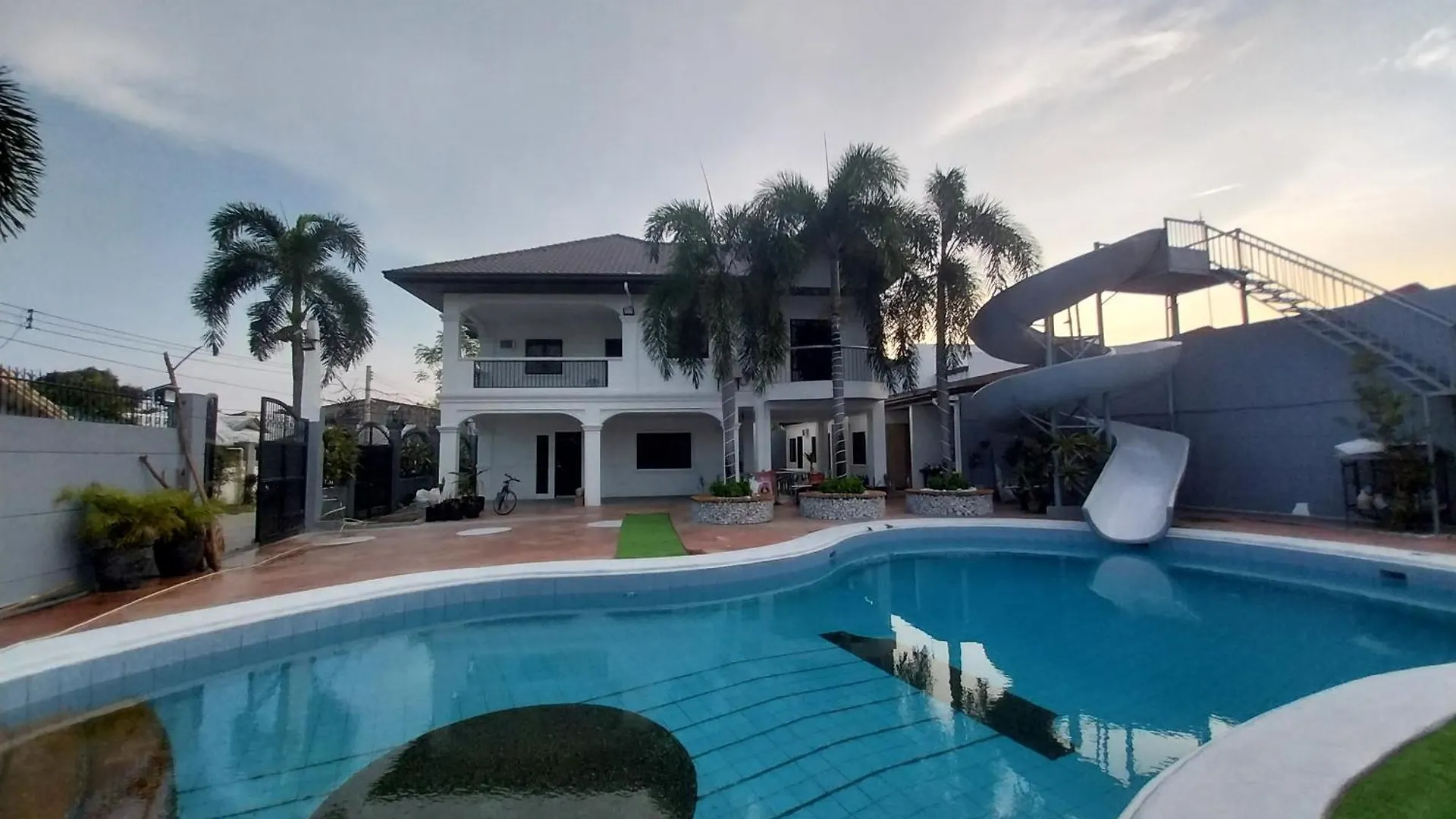 Sunny At Dje Villa Angeles