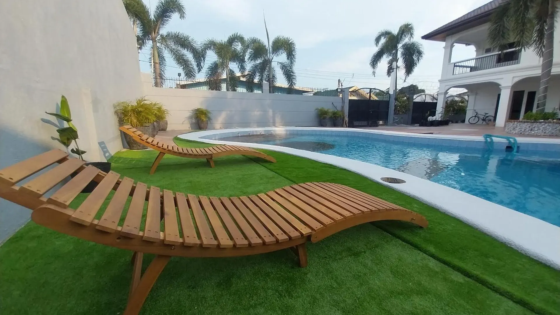 Sunny At Dje Villa Angeles Philippines